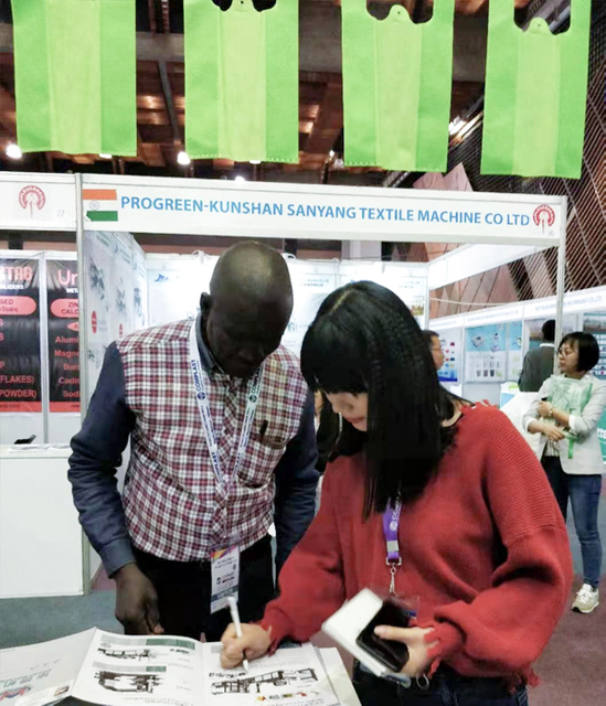 l'exposition kenya de l'usine de fabrication de sacs non tissés