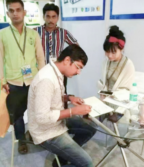 l'exposition indienne de la société de machines à sceller les boucles de poignée