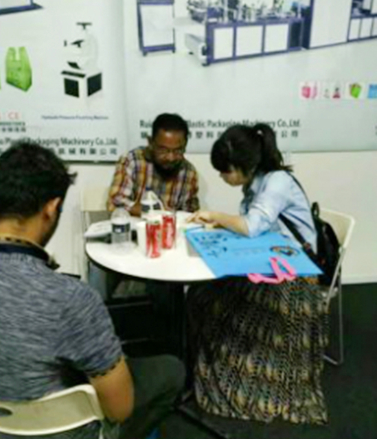 l'exposition du Bangladesh de la société de machines à refendre les non-tissés